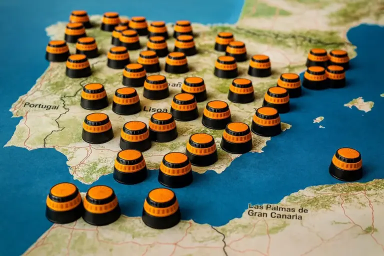 La DGT no gana para disgustos con las balizas V16: el mapa pirata donde aparecen las balizas conectadas en tiempo real se nutre de su información