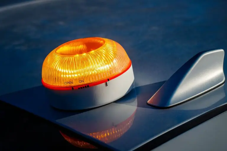 Roberto (41), técnico de emergencias: «Las pilas de la baliza V16 tienen que durar cierto tiempo y si se apaga en plena emergencia, tienes doble problema»