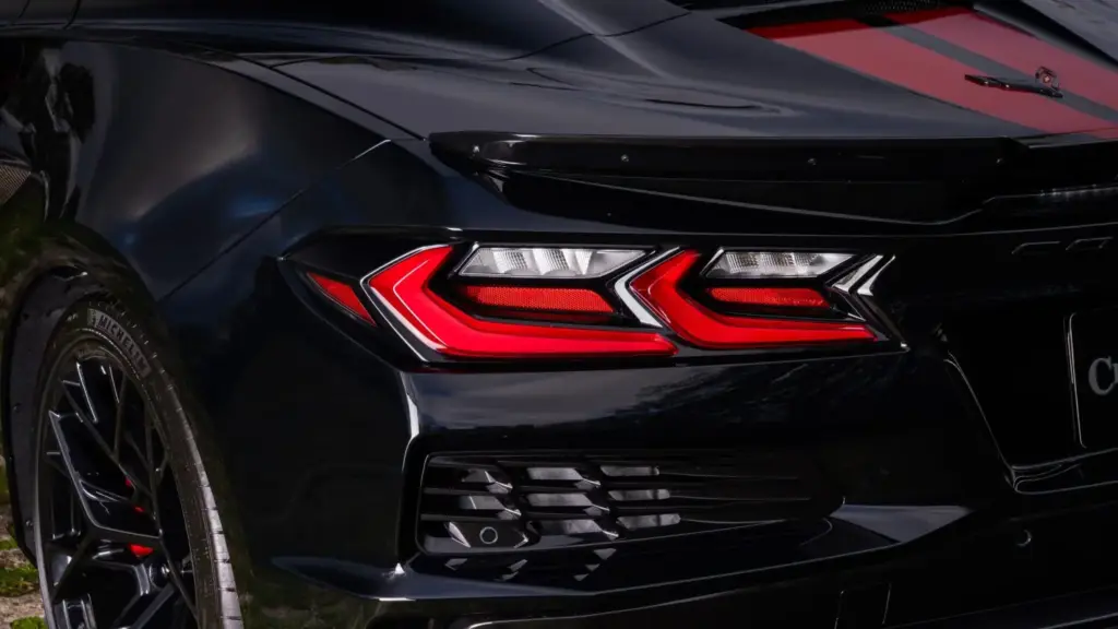 Cadillac Elevated Velocity: El crossover eléctrico conquista a los diseñadores 13 Motor16 Corvette ZR1 Black 1st in Europe Clive Sutton 10 Motor16