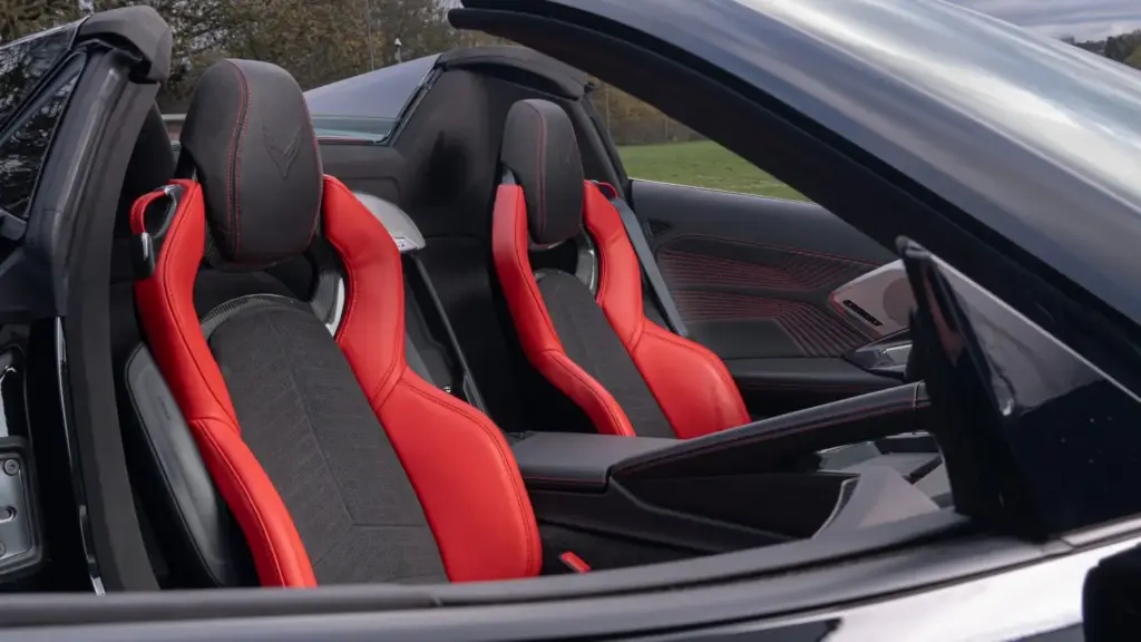 Cadillac Elevated Velocity: El crossover eléctrico conquista a los diseñadores 10 Motor16 Corvette ZR1 Black 1st in Europe Clive Sutton 15 Motor16