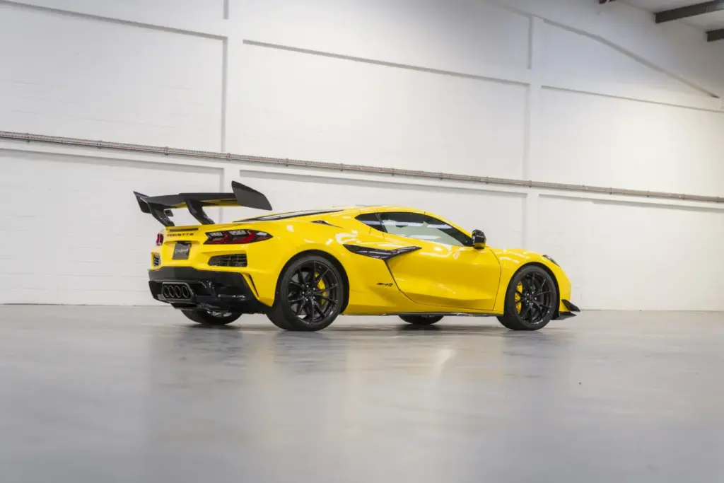 Corvette ZR1 Yellow 1st in Europe Clive Sutton 19 Motor16