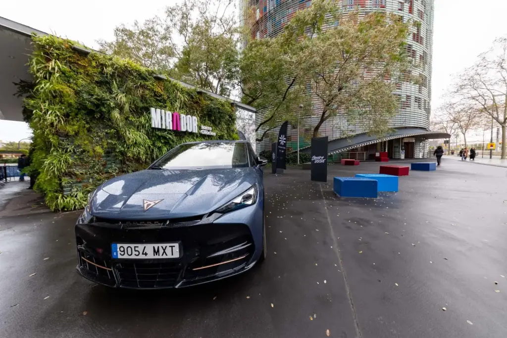 Cupra impulsa la primera carrera vertical nocturna de Barcelona 5 Motor16 Cupra Barcelona Tower Running Challenge2 Motor16