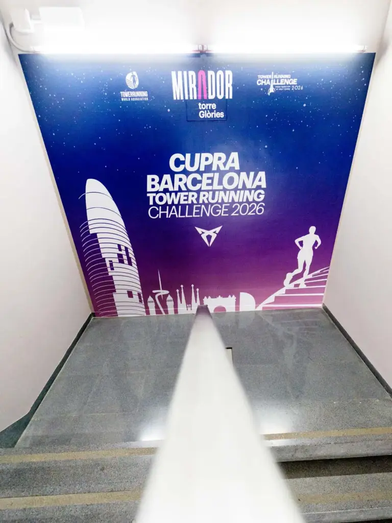 Cupra impulsa la primera carrera vertical nocturna de Barcelona 7 Motor16 Cupra Barcelona Tower Running Challenge6 Motor16