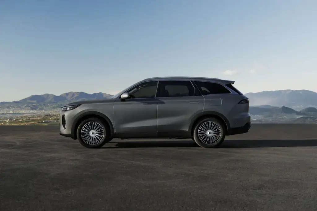 EBRO s900 PHEV 13 Motor16