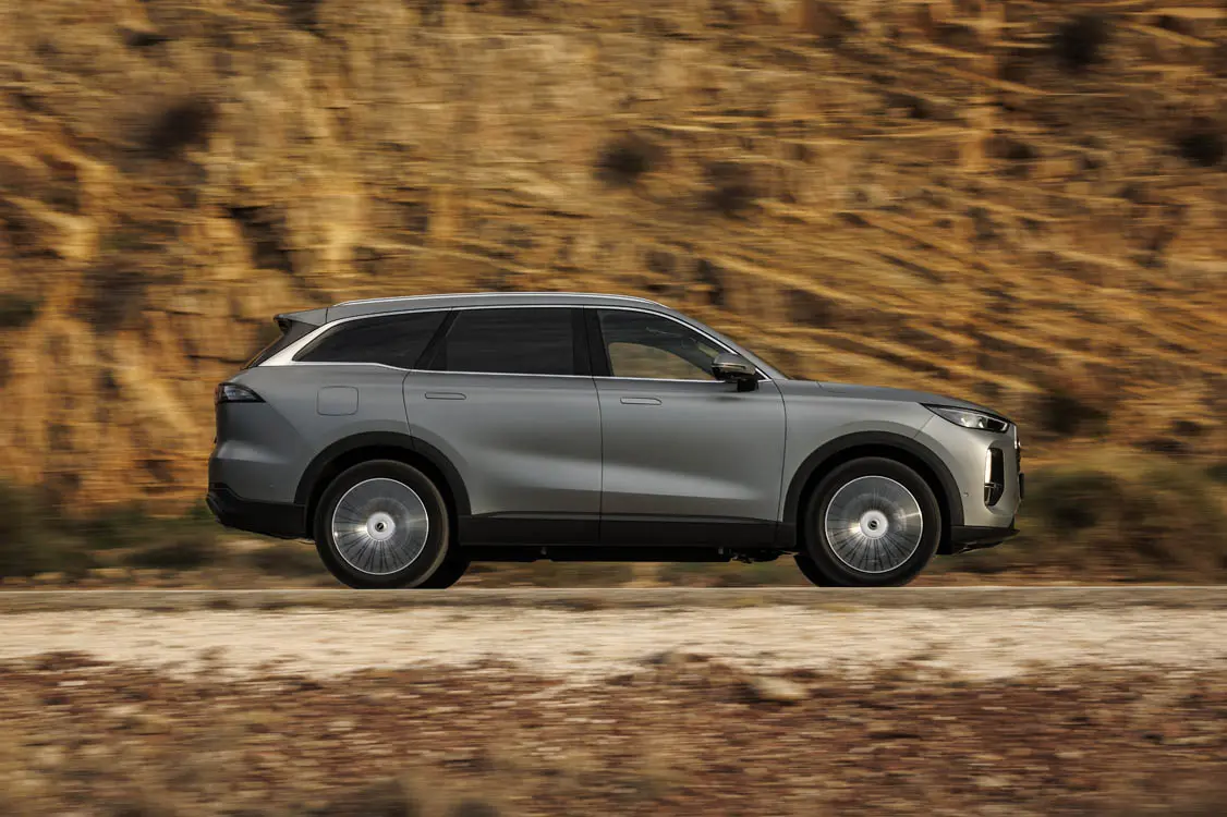 Las ventas del EBRO s900 se disparan: el SUV híbrido enchufable de la Selección roza las 14.000 unidades en 2026
