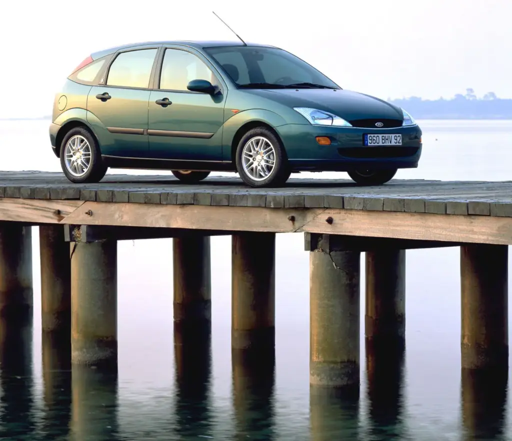 Las cuatro generaciones que han convertido al Ford Focus en una leyenda 1 Motor16 FORD FOCUS 1 GENERACION 1 Motor16
