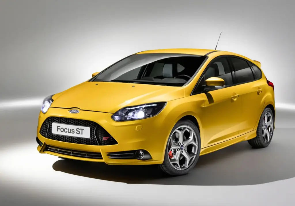 Las cuatro generaciones que han convertido al Ford Focus en una leyenda 6 Motor16 FORD FOCUS ST 2013 Motor16