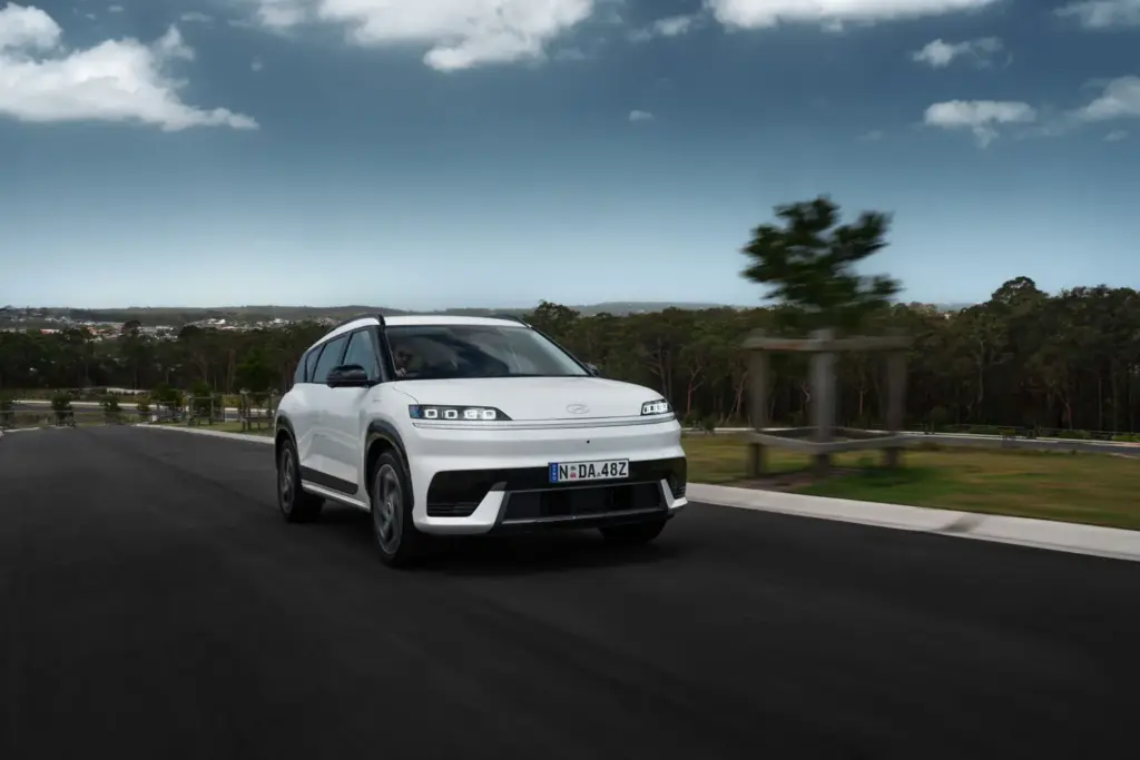 HYUNDAI ELEXIO AUSTRALIA 6 Motor16