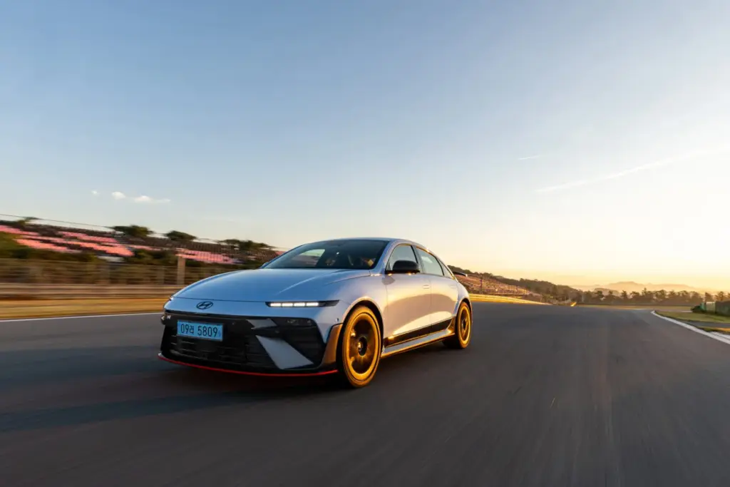 El Hyundai IONIQ 6 N ya tiene precio en el Reino Unido: ¡Cuesta como un IONIQ 5 N! 9 Motor16 Hyundai Ioniq 6 N precio UK 1 Motor16