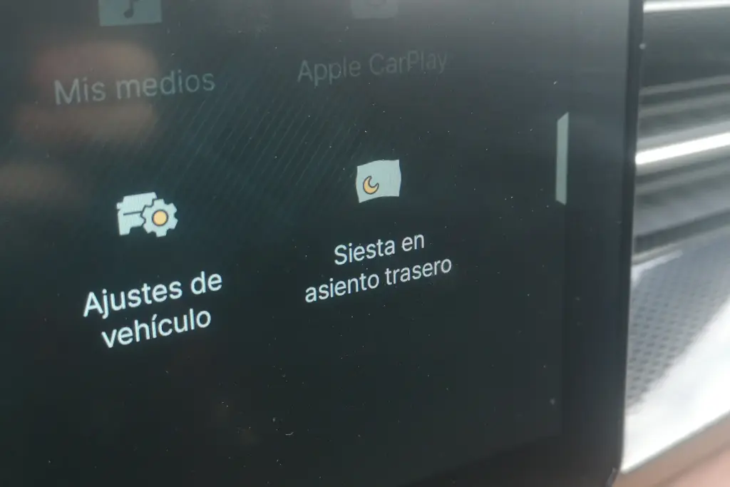 KGM Torres HEV siesta