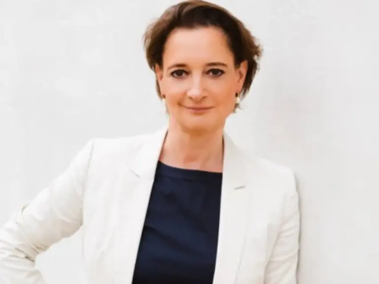 Katrin (53), CEO de Dacia: «Esta es la razón por la que ha subido el precio de tu coche»