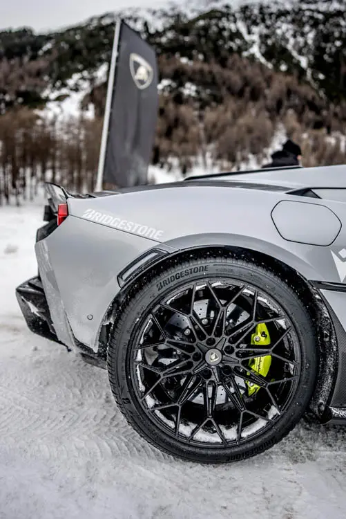 Lamborghini Academia Nieve 1 Motor16