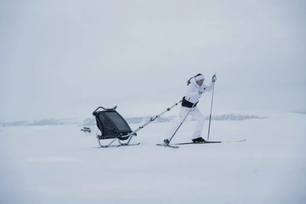 Large Thule Chariot Sport2 wSki kit Funasdalen 240210 2343 Motor16