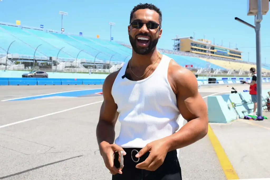 La Fórmula E suma un nuevo embajador global: Lucien Laviscount, el célebre Alfie de 'Emily en París' 3 Motor16 Lucien Laviscount embajador formula e5 Motor16