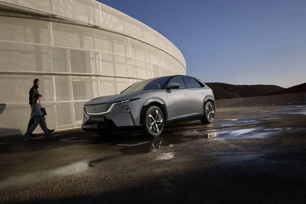 Mazda CX 6e 17 Motor16