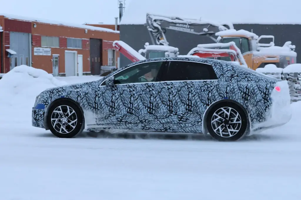 Mercedes Clase C Electrico 2027 10