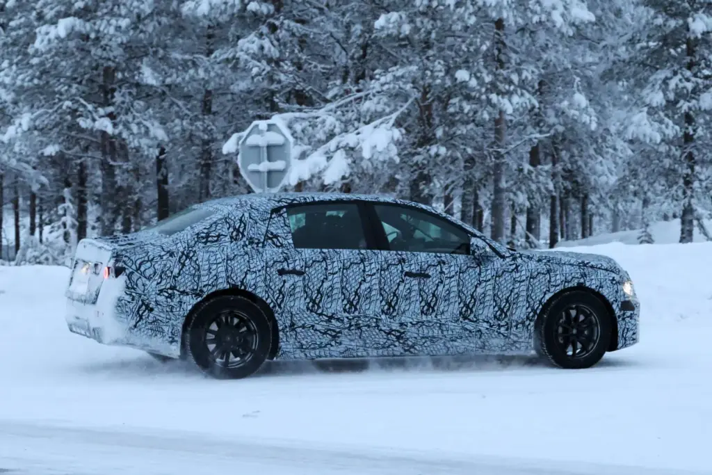 Mercedes Clase E con tecnologia EQ 2027 10 Motor16