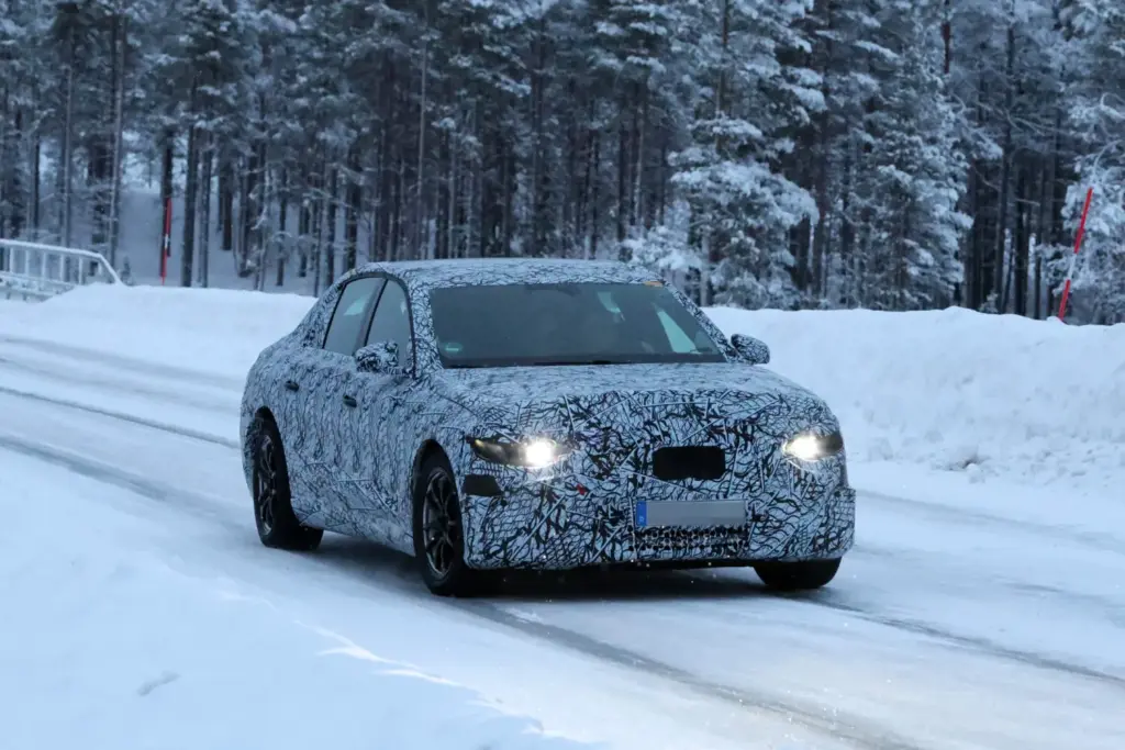 Mercedes Clase E con tecnologia EQ 2027 3 Motor16