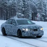 El Mercedes Clase E 2027 sigue quemando etapas