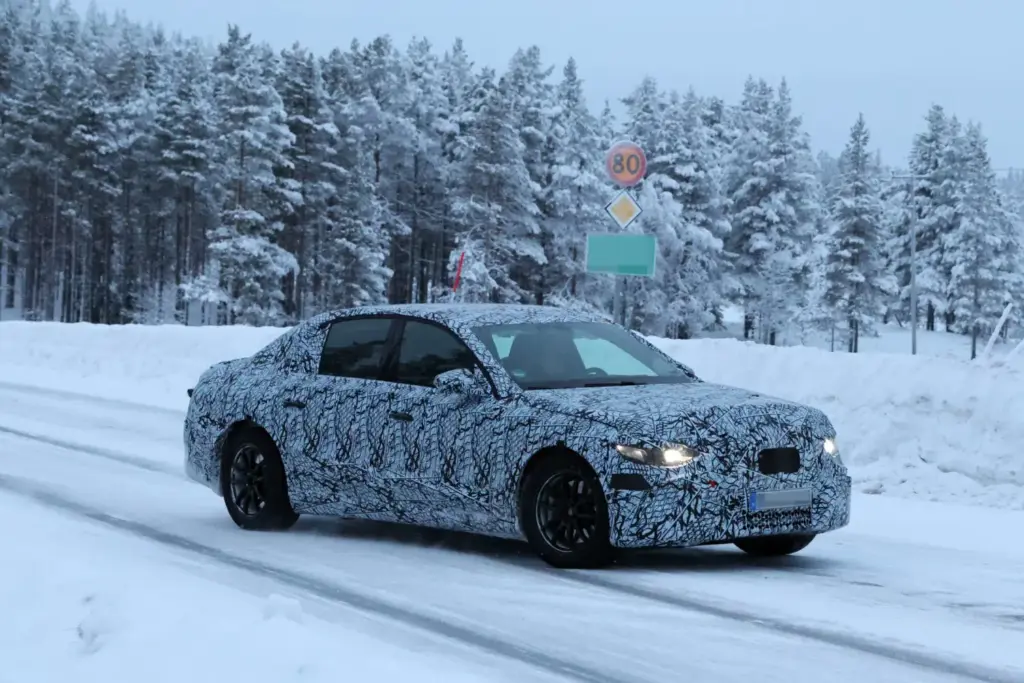 Mercedes Clase E con tecnologia EQ 2027 5 Motor16