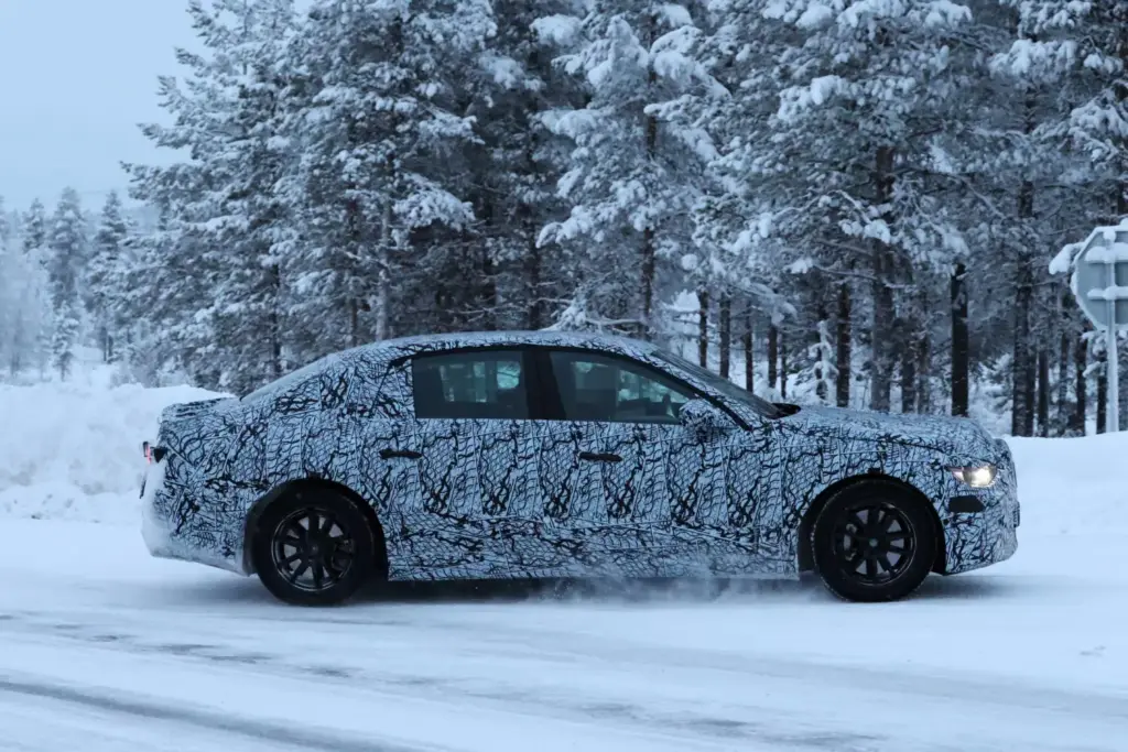 Mercedes Clase E con tecnología EQ 2027 (8)