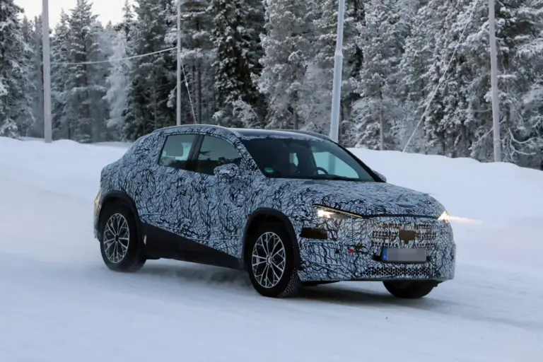 El Mercedes GLA sale ‘de paseo’ por la nieve