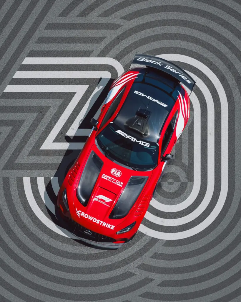 Mercedes coches de seguridad y medico en la F1 1 Motor16