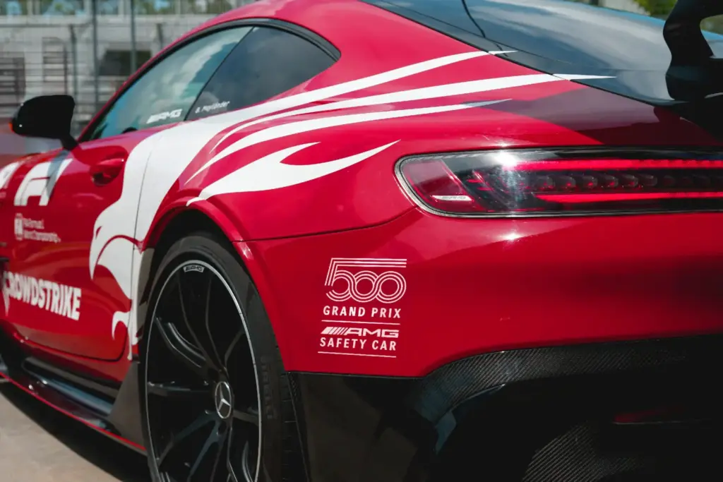 Mercedes coches de seguridad y medico en la F1 3 Motor16