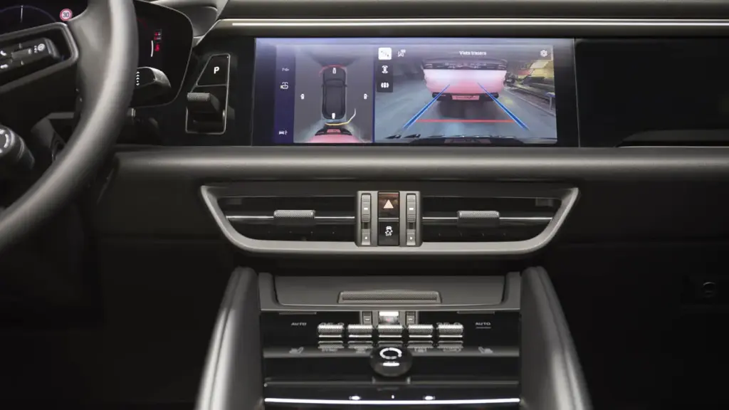 PORSCHE MACAN SPIRIT PACK 13 Motor16