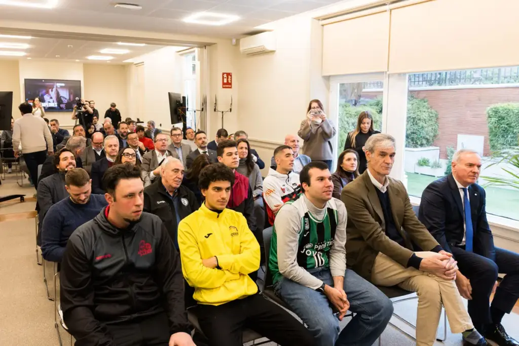 Toyota España redobla, junto a la Fundación acb, su apuesta por el deporte inclusivo 7 Motor16 PRESENTACION COPA CAMPEONES ACB TOYOTA 2 Motor16