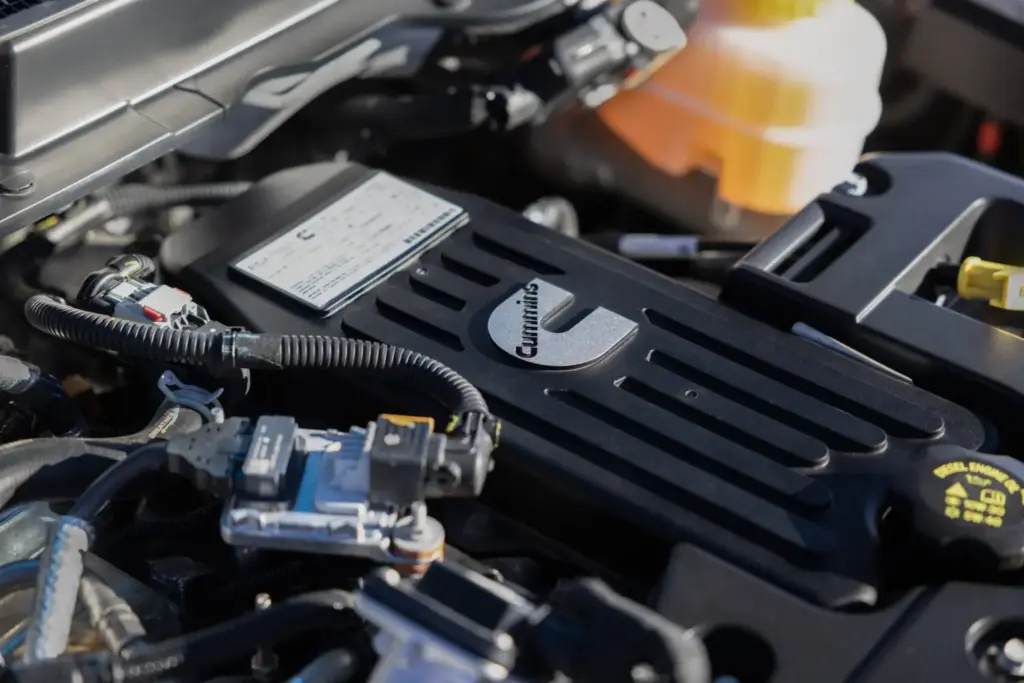 RAM 2500 Power Wagon 6.7 Cummins 8 Motor16