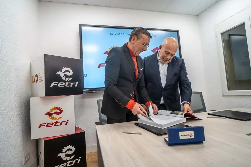 SUZUKI TRIATLON 202623 Motor16