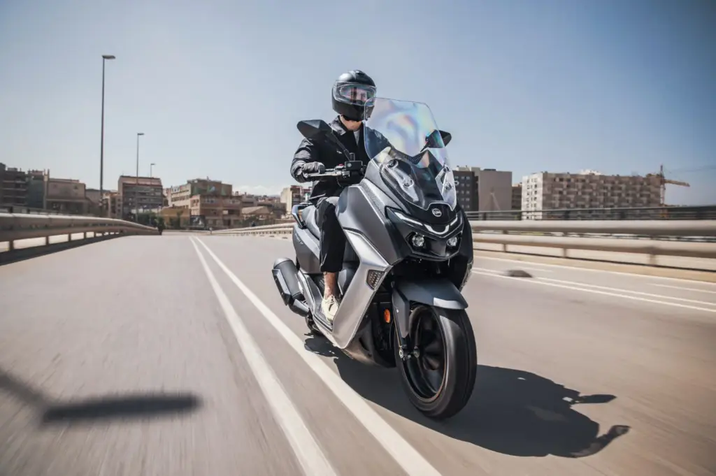 SYM MAXSYM GT 22 Motor16