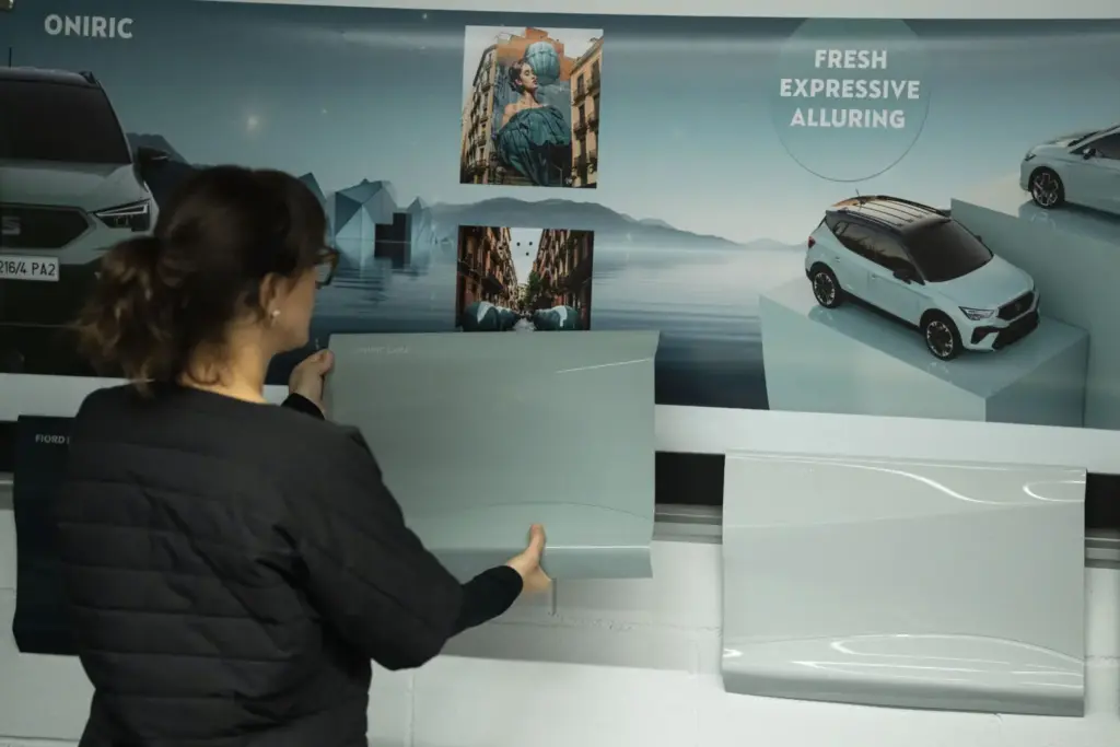 Seat incorpora dos tonalidades exclusivas a su gama: Liminal y Oniric, inspiradas en el mundo virtual. Estos colores, resultado de centenares de pruebas, visten las actualizaciones del Ibiza y el Arona con matices únicos.