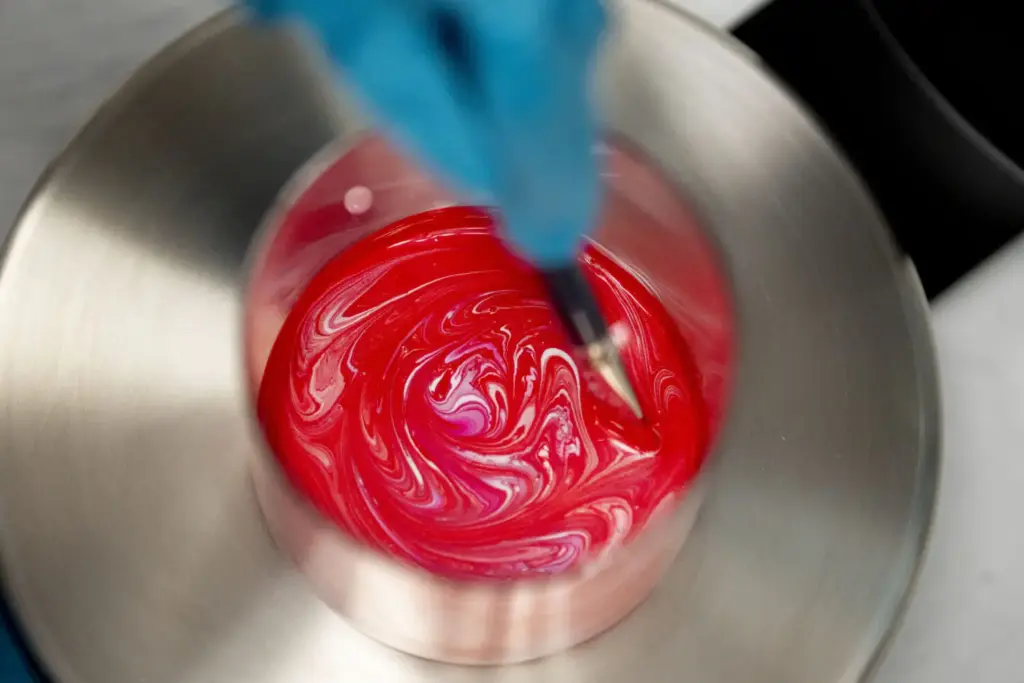 Seat incorpora dos tonalidades exclusivas a su gama: Liminal y Oniric, inspiradas en el mundo virtual. Estos colores, resultado de centenares de pruebas, visten las actualizaciones del Ibiza y el Arona con matices únicos.