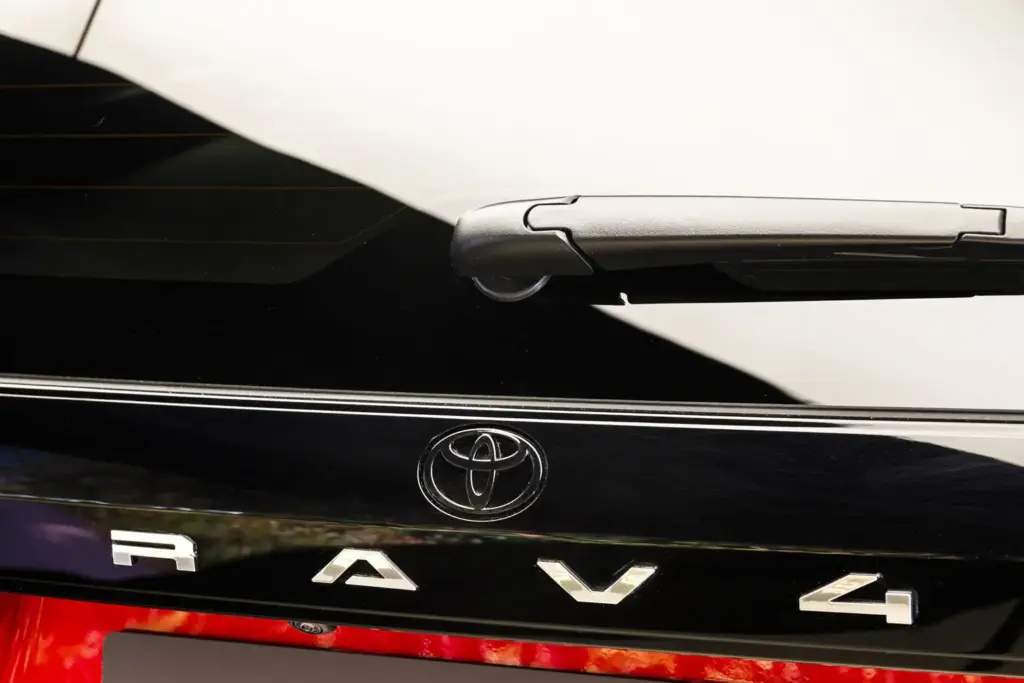 TOYOTA RAV4 SEXTA GENERACION 11 Motor16