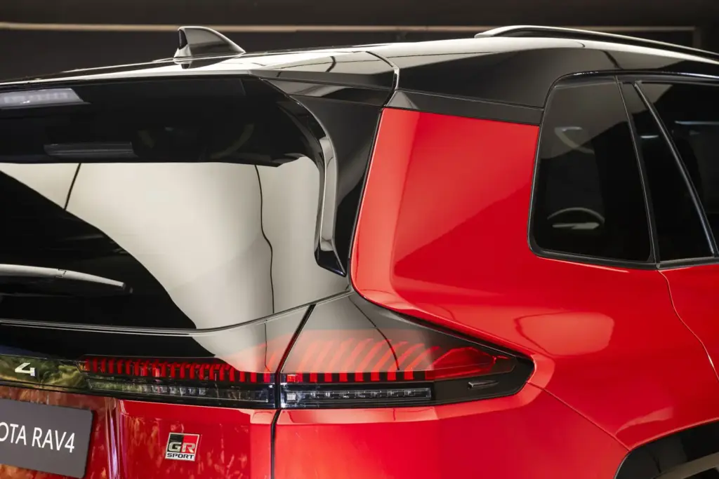 TOYOTA RAV4 SEXTA GENERACION 12 Motor16