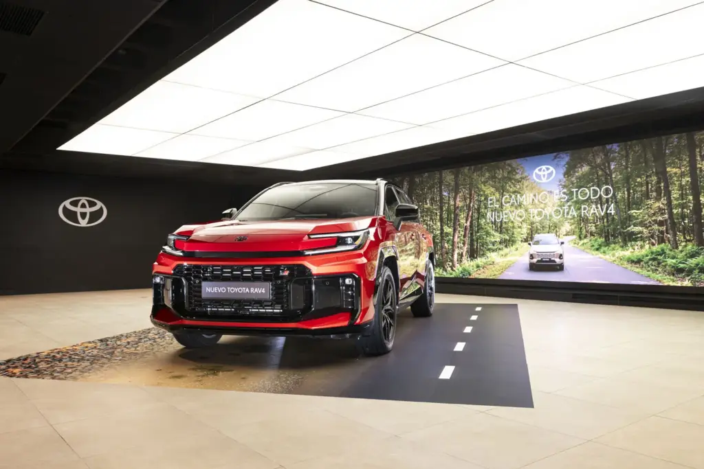 TOYOTA RAV4 SEXTA GENERACION 28 Motor16