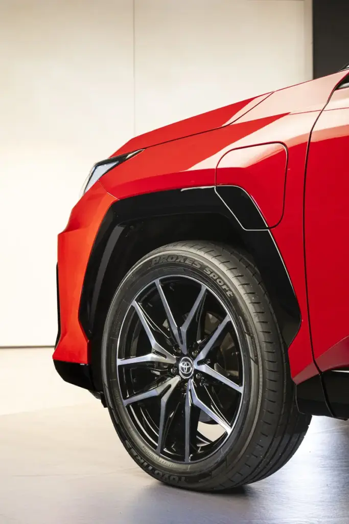 TOYOTA RAV4 SEXTA GENERACION 9 Motor16