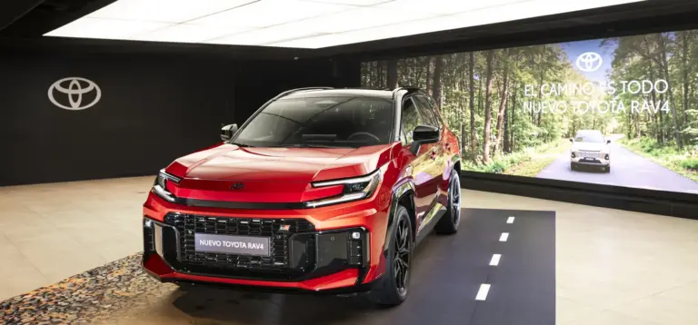 Primer contacto con el nuevo Toyota RAV4: una sexta generación camino de la leyenda