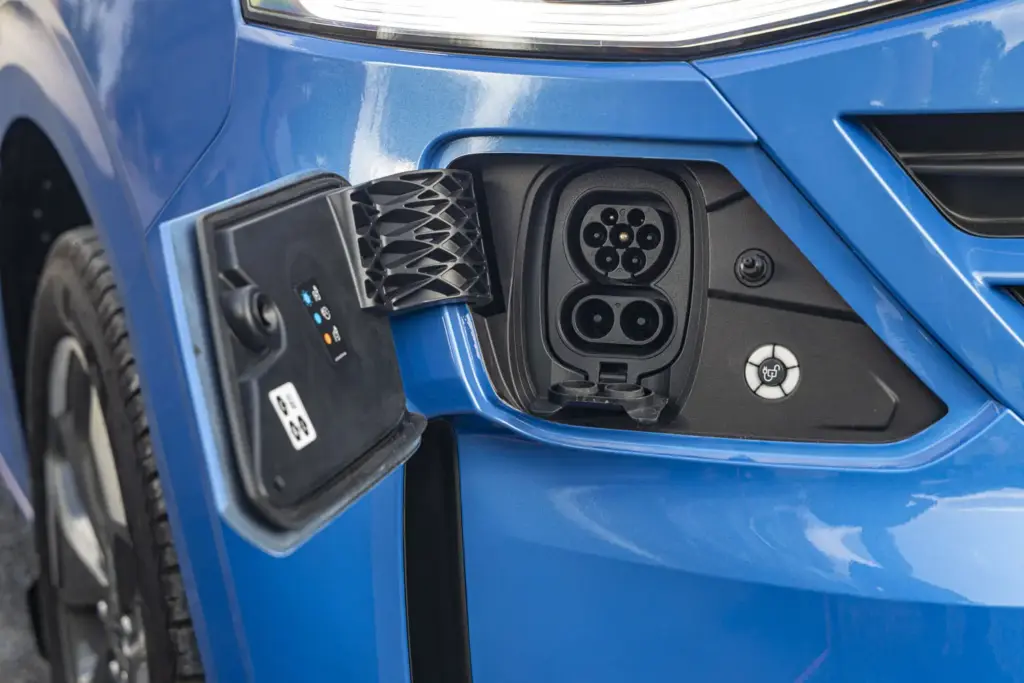 VOLKSWAGEN E CARAVELLE 2026 2 Motor16