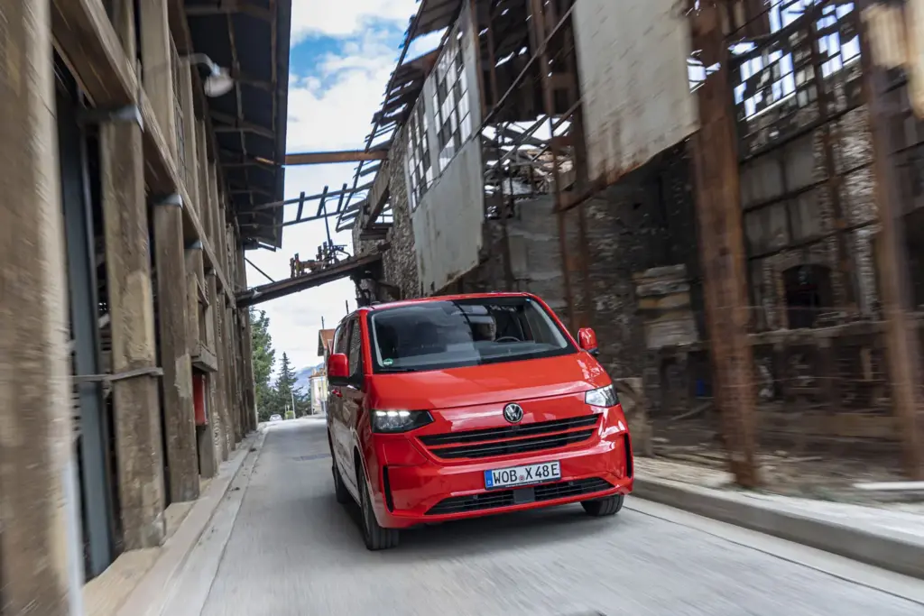 VOLKSWAGEN E TRANSPORTER 4 Motor16