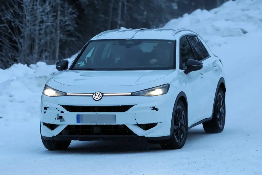 Así será el Volkswagen T-Roc R 2026, que ya está de pruebas en la nieve 4 Motor16 Volkswagen T ROC R 2026 1 Motor16