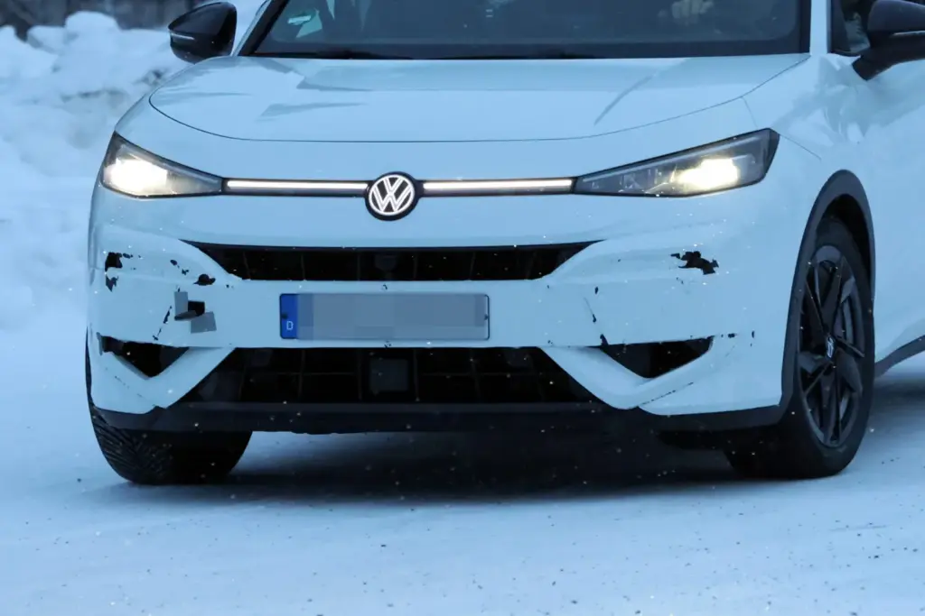 Así será el Volkswagen T-Roc R 2026, que ya está de pruebas en la nieve 5 Motor16 Volkswagen T ROC R 2026 2 Motor16