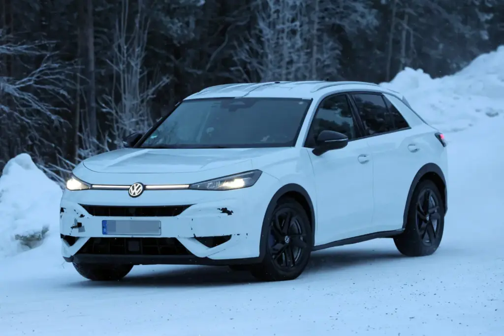 Así será el Volkswagen T-Roc R 2026, que ya está de pruebas en la nieve 7 Motor16 Volkswagen T ROC R 2026 4 Motor16