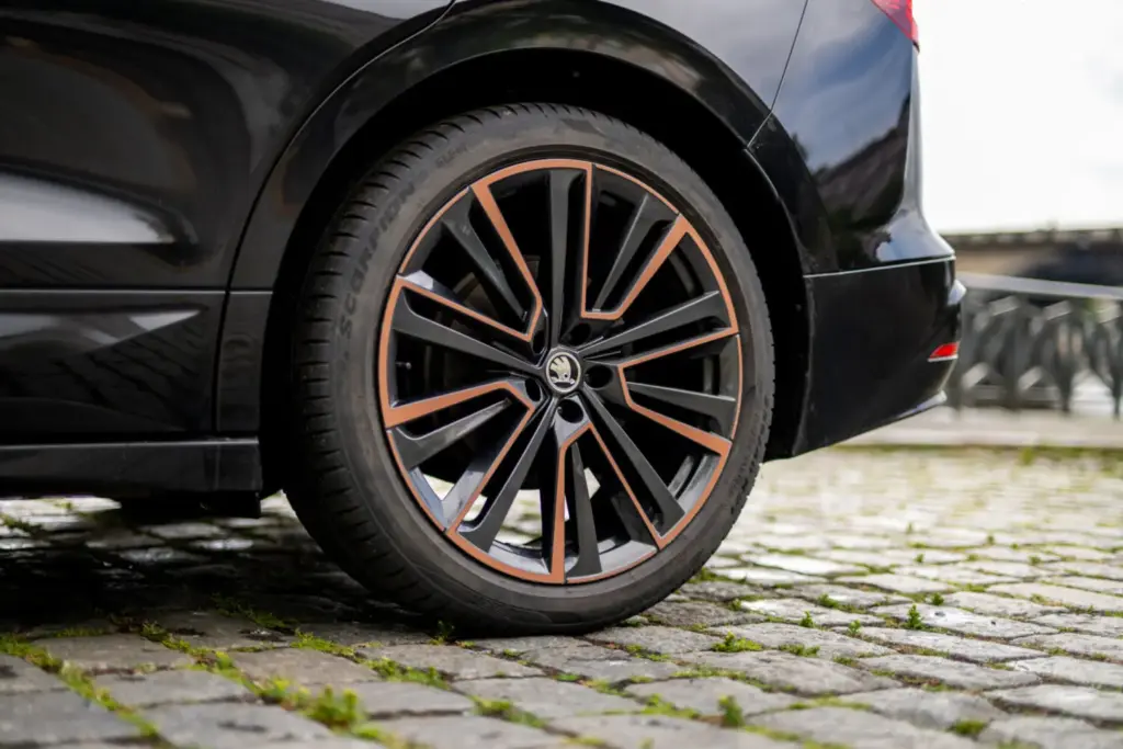 Zbynek Cech Skoda enyaq.10000 km europa3 Motor16