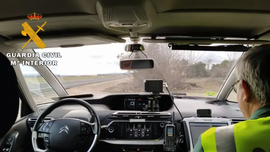 La Guardia Civil de Tráfico se delata en sus propias redes sociales: el lugar donde colocan el radar de velocidad es totalmente ilegal 10 Motor16 radar airbag guardia civil