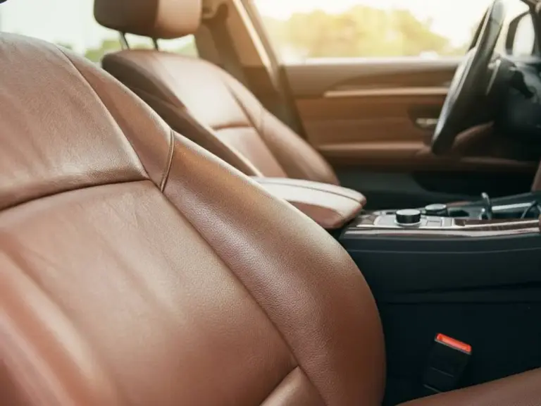 Por menos de 14 euros tienes en Amazon el producto perfecto para la tapicería de cuero de tu coche