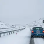 La Guardia Civil te lo recuerda: ‘Si conduces por nieve estos colores te pueden salvar la vida’