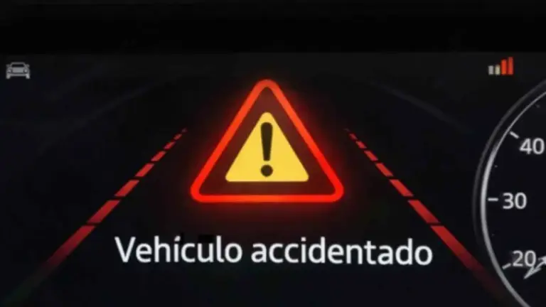 Triángulo virtual V-27: así avisa la nueva señal de emergencia en la pantalla del coche sin salir del habitáculo